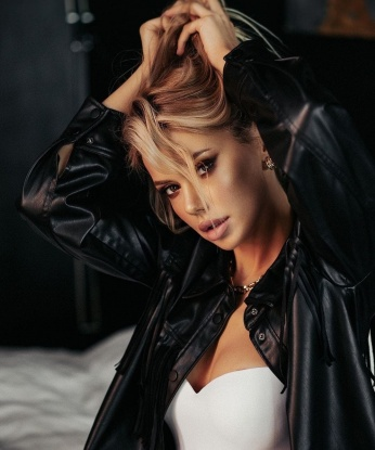 Очаровательная леди с изящной фигурой и нежной кожей ищет мужчину для интимных встреч без обязательств. Позволь мне погрузить тебя в мир страсти и наслаждения, я знаю, как сделать тебя счастливым. Звони, милый! 2659, 25 лет